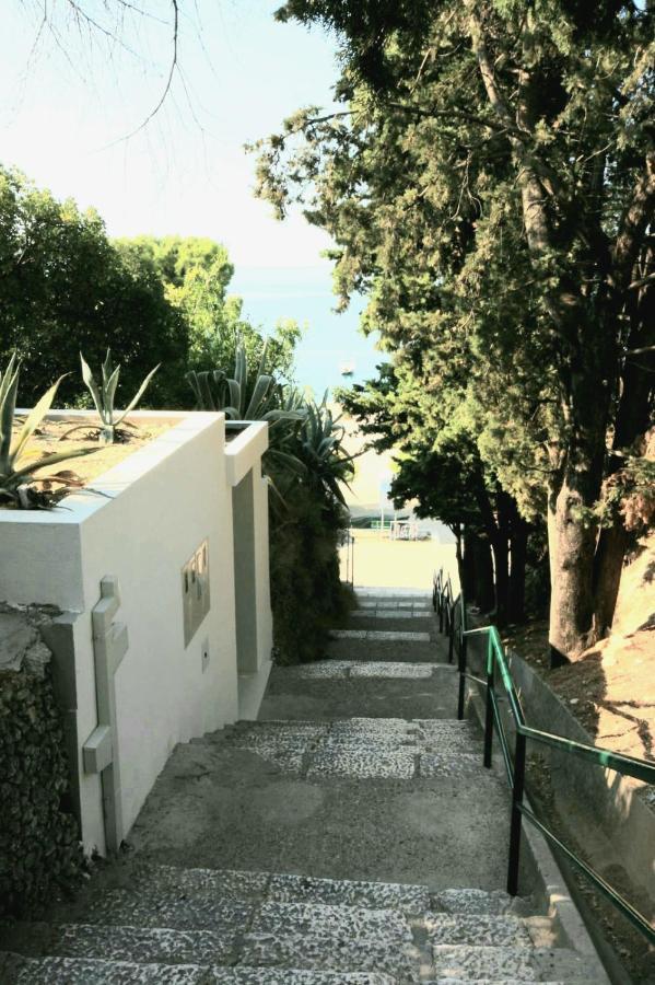 Apartment Rose, Close To The Beach Makarska Exterior photo